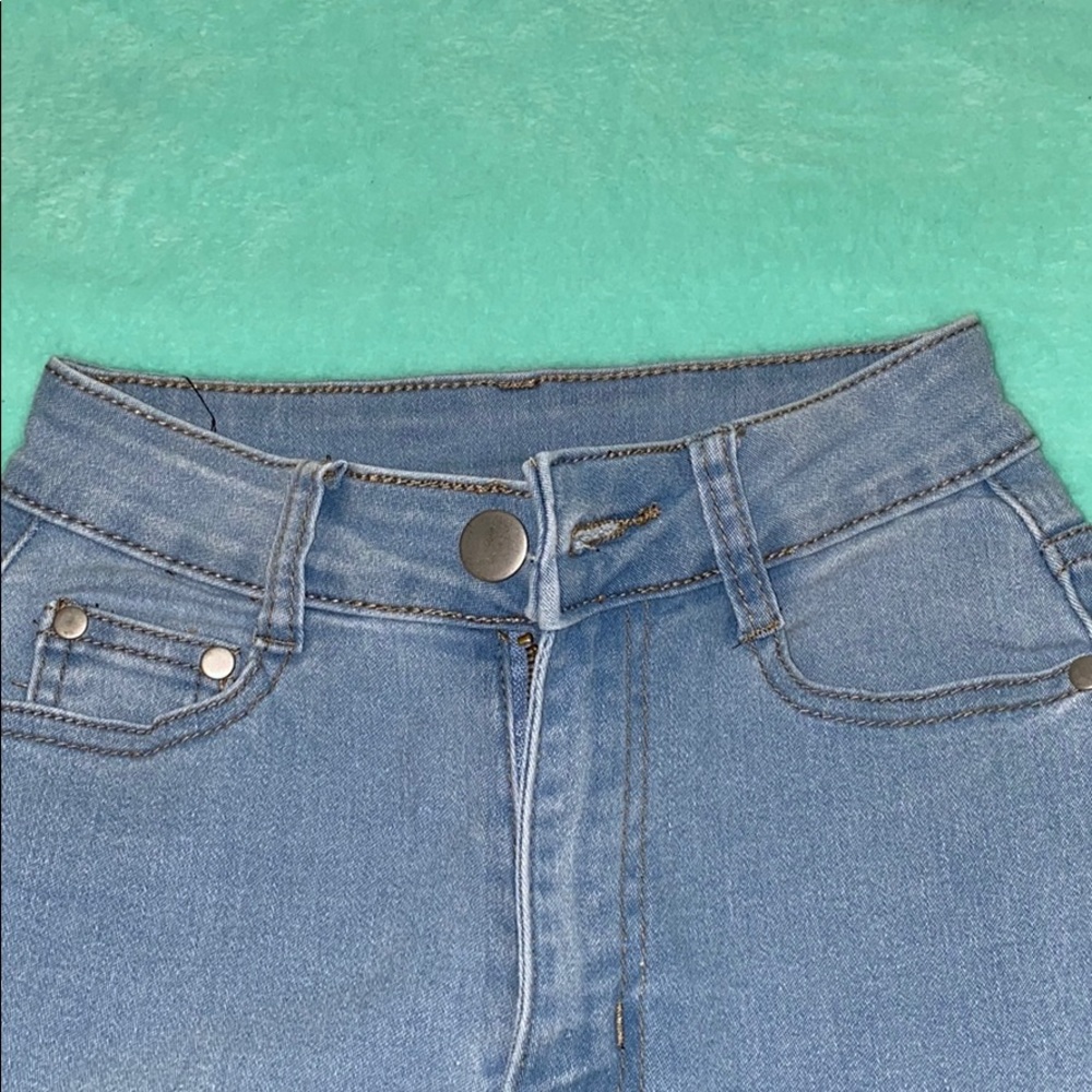 FASION NOVA drive to the ocean light wash blue